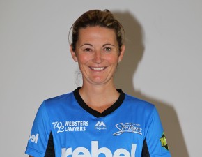 Charlotte Edwards signs for Adelaide Strikers