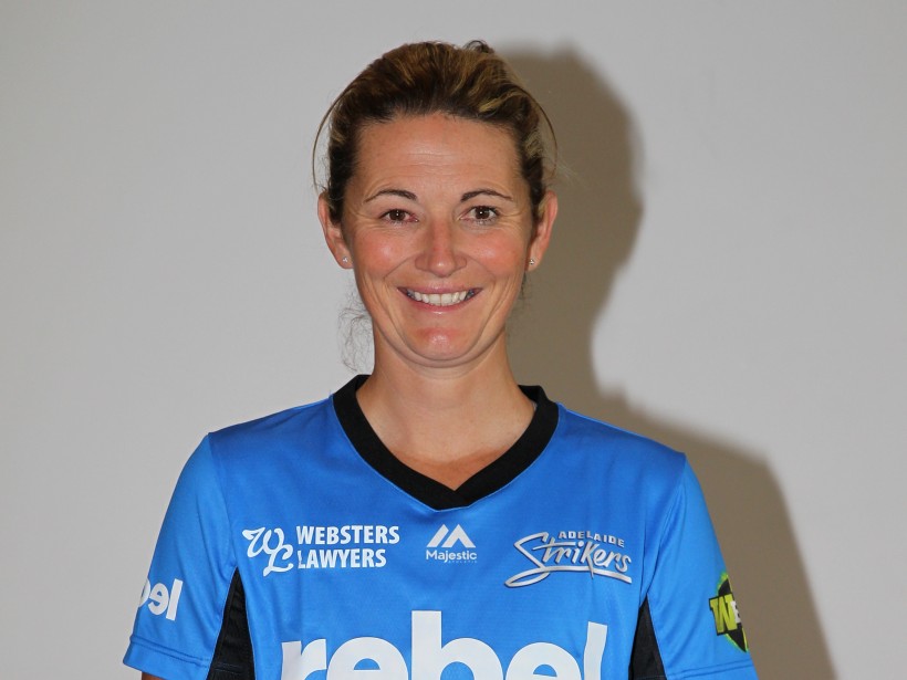 Charlotte Edwards signs for Adelaide Strikers