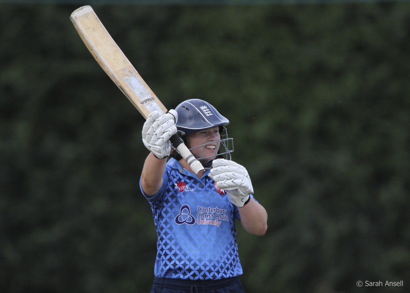 Tammy Beaumont top-scores with ODI best as England beat Pakistan
