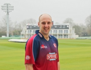 Tredwell replaces injured Morgan as England Twenty20 captain against New Zealand