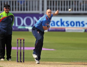 Kent Spitfires beat Sussex Sharks and stretch lead